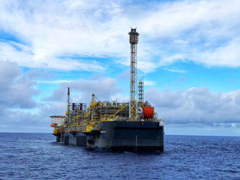 TotalEnergies e ExxonMobil arrematam cargas de Atapu e de Bacalhau