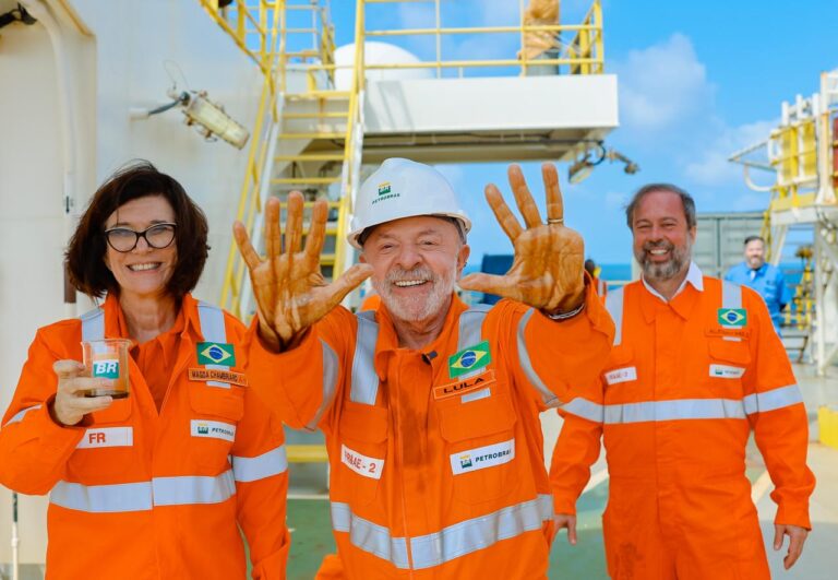 Presidente Magda Chambriard conduz visita à sonda NS-42, na Margem Equatorial