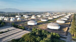 Reduc completa 65 anos com certificação internacional para produção de combustível sustentável de aviação